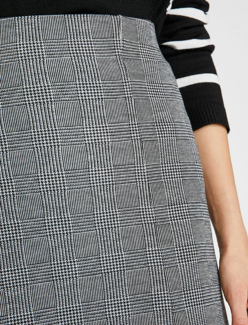 11930 Black Check Midi Skirt