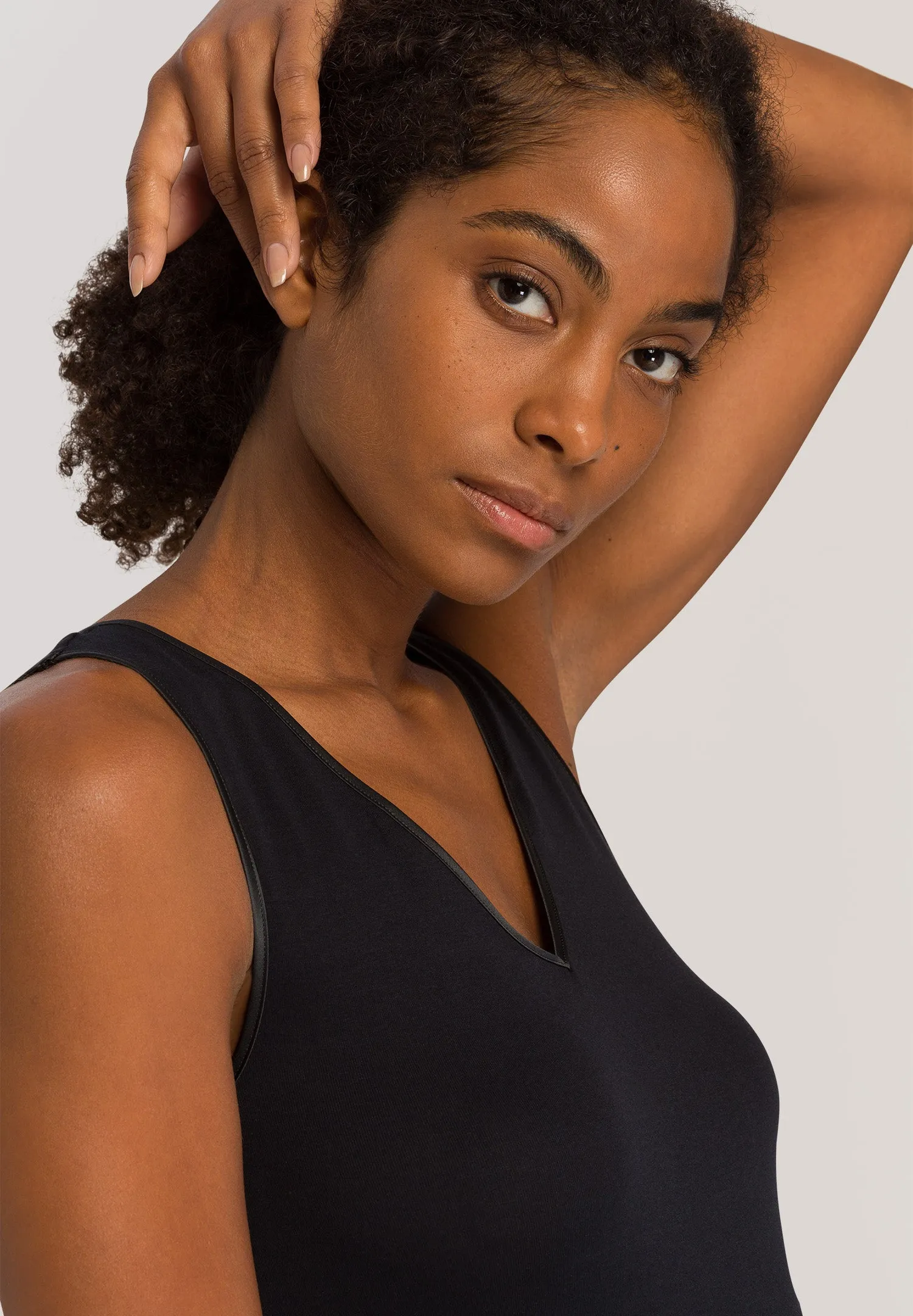 Cotton Seamless Cotton V-Neck Tank Top | Black 71602-019