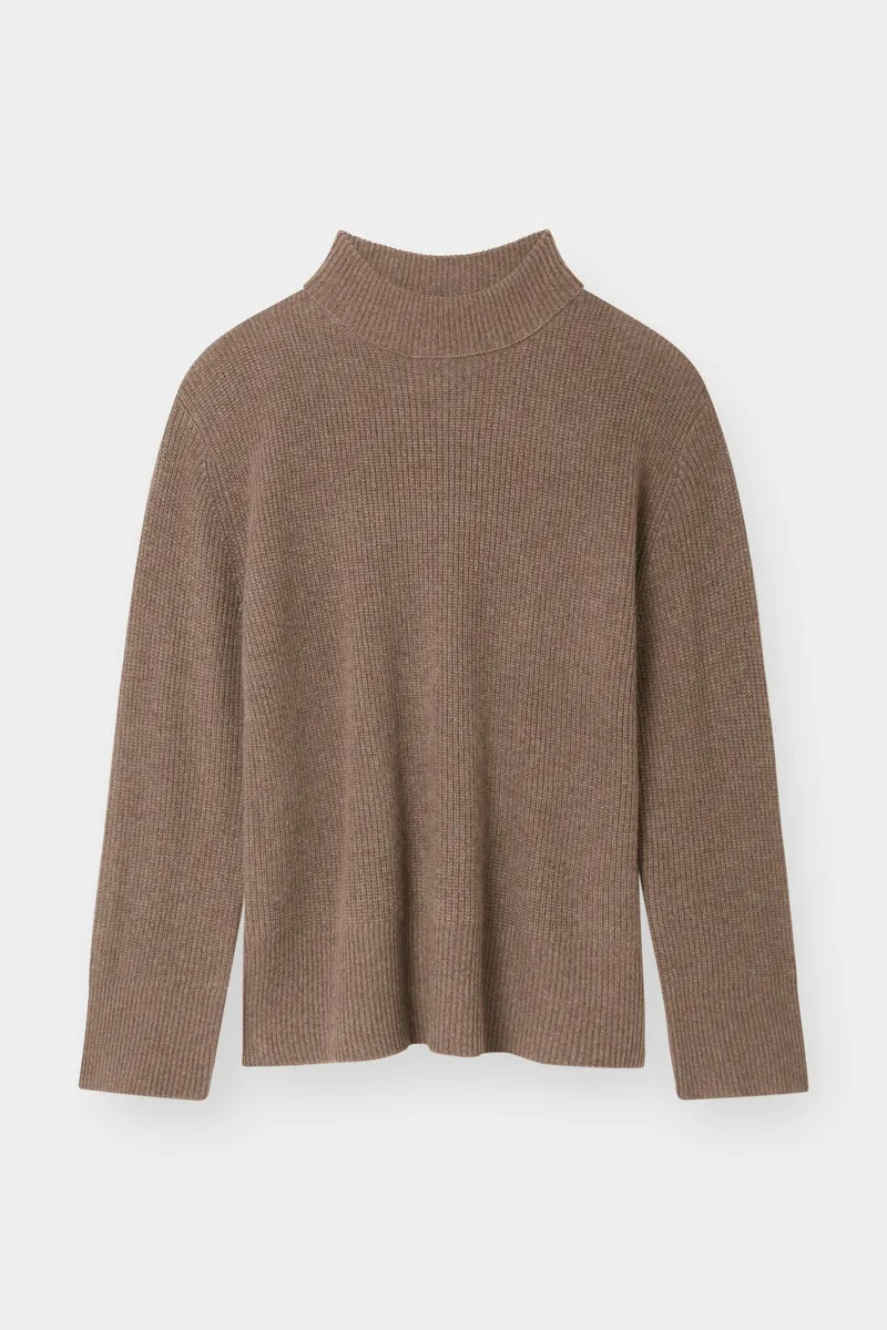 THE OVERSIZED TURTLENECK - BRACKEN